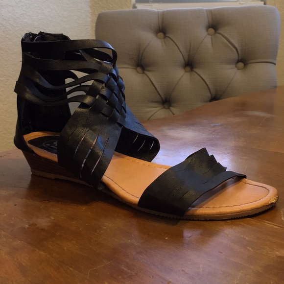 If Carrini Shoes - 🌟 Gladiator If Carrini low heel sandals 8.5
